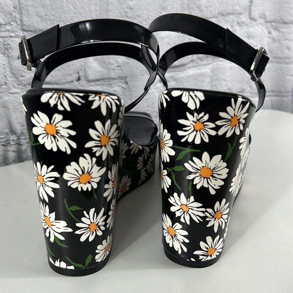 Betsey Johnson Black Patent Daisy Print Wedge Sandals - Picture 8 of 9